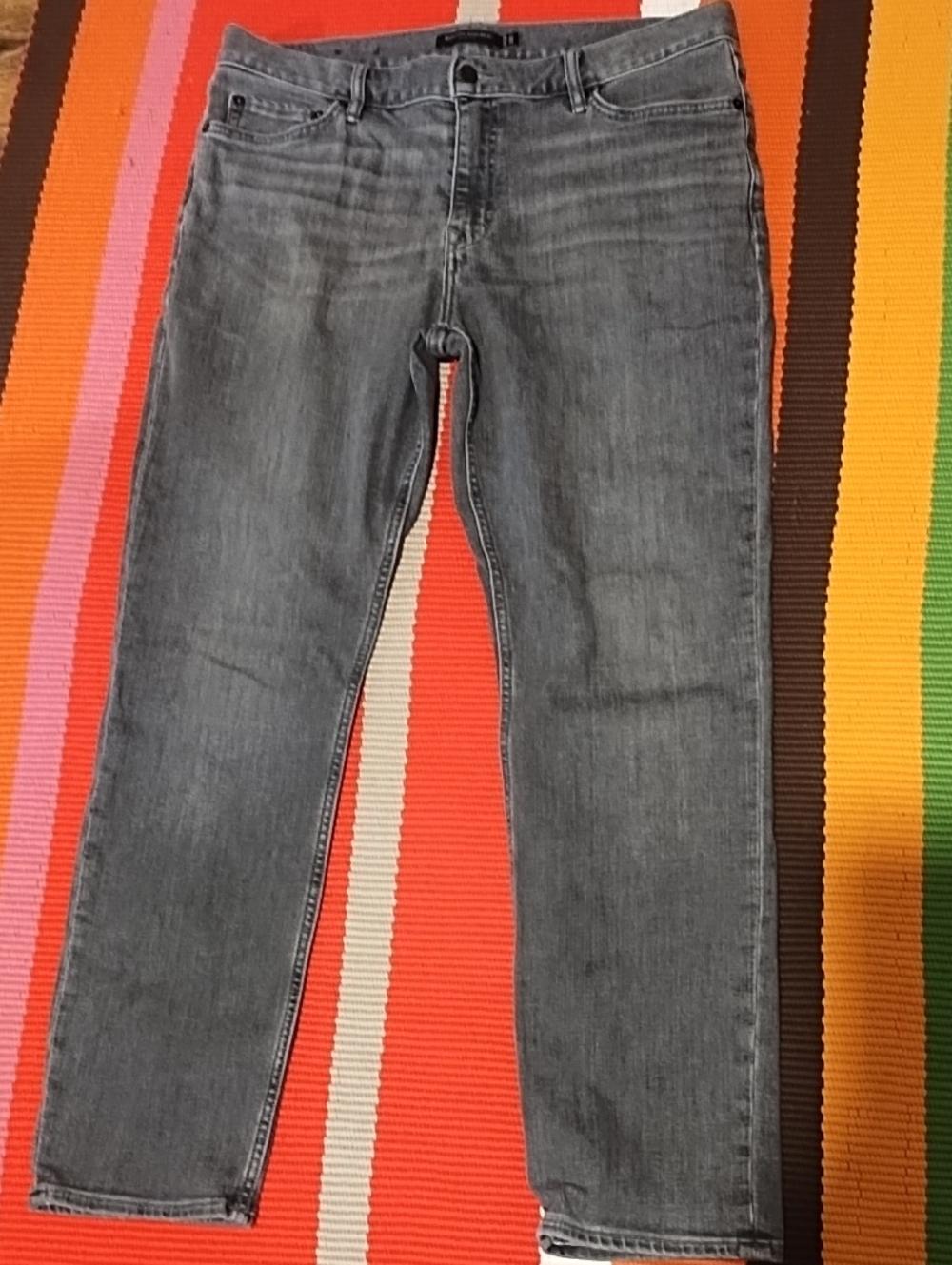 Banana Republic Light Gray Slim Fit Jeans Distressed 34/30"  Great Jeans.